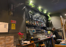 Ristorante Pinocchio, Portimão 🍝🇮🇹 Enjoy an authentic experience of Italian and Mediterranean flavors in Portimão. Ristorante Pinocchio stands out for its fresh specialties and classic desserts. Italian and Mediterranean cuisine.🇮🇹🥗 Specialties: Spinach Ravioli, Thunnini, and Penne.🍝🍤 Desserts: Tiramisu, Panna Cotta, and Parfait. 🍰🍮 Drinks: Homemade wine, Sangria and Limoncello, Cappuccino.🍷🍹☕