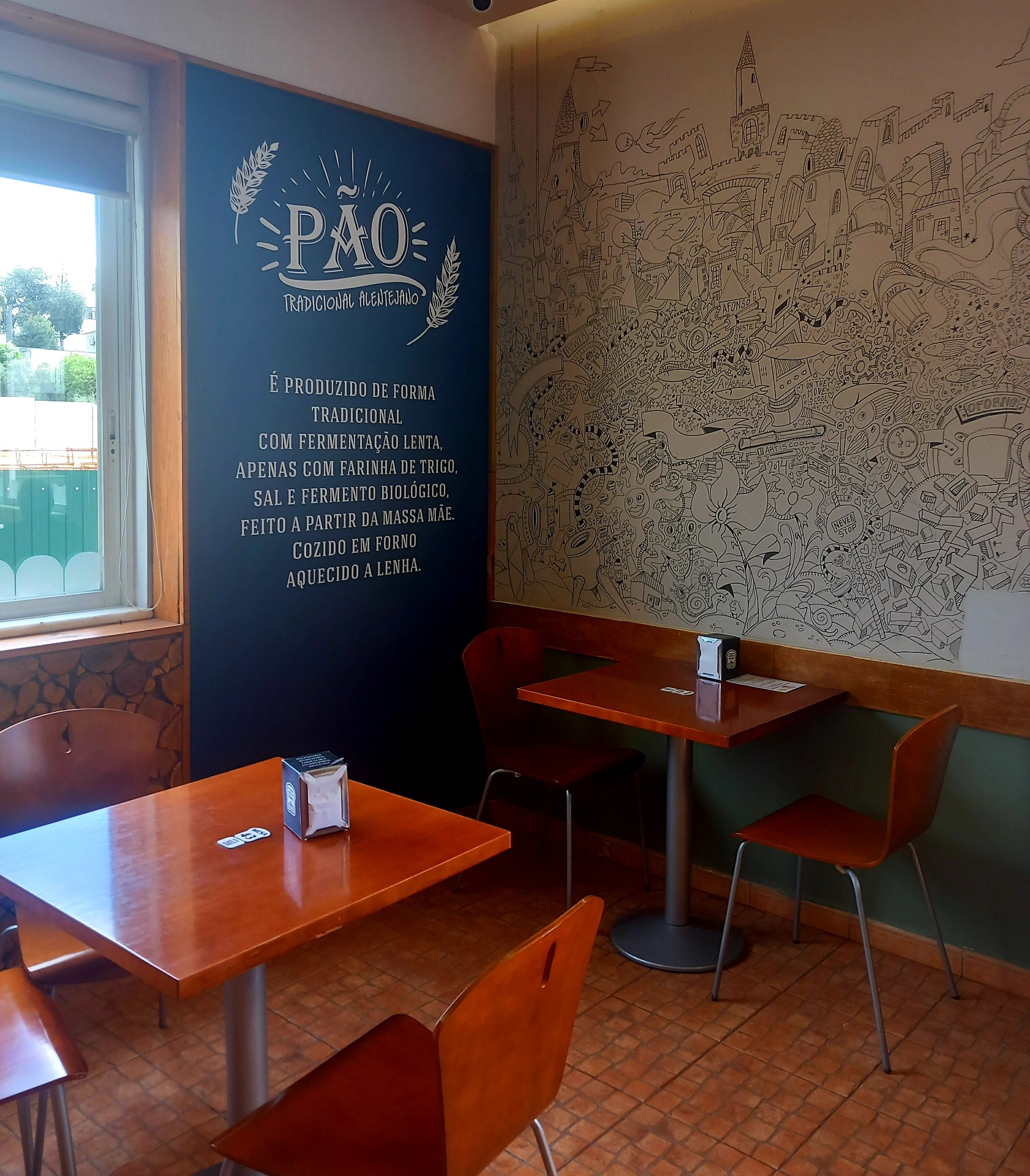 🥐🍰 Eurodocepão (Portimão) ☕☀️ A Eurodocepão, localizada em Portimão, é o local ideal para quem procura pão fresco e doçaria algarvia tradicional.  Categoria	Oferta	Ícone 🍞 Pão	Variedade de pães frescos.	🥖 🍰 Doces	Doçaria algarvia tradicional.	🍮 ⏰ Ideal para	Pequeno-almoço e lanche da tarde.	☕ 📍 Local	Portimão