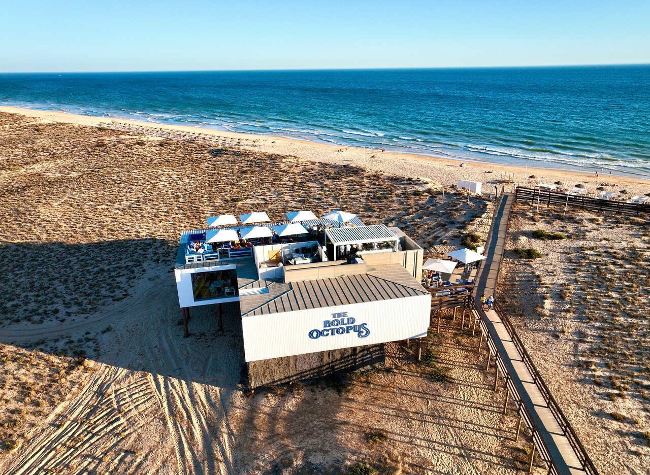 Beach Restaurant The Bold Octopus, Praia do Ancão
