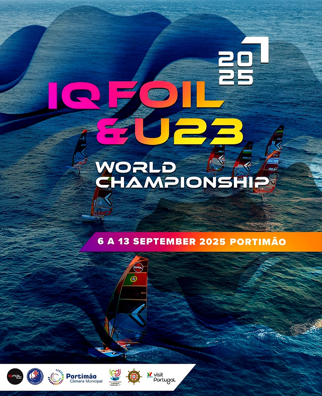 🌊🏆 iQFOiL Portimão 2025: Action in the Algarve! 🏄‍♂️✨ The iQFOiL World Championships arrive in Portimão in 2025. Top sailors compete in the waters of the Algarve in this Olympic windsurfing discipline. Get ready for speed, adrenaline, and plenty of technique! ☀️