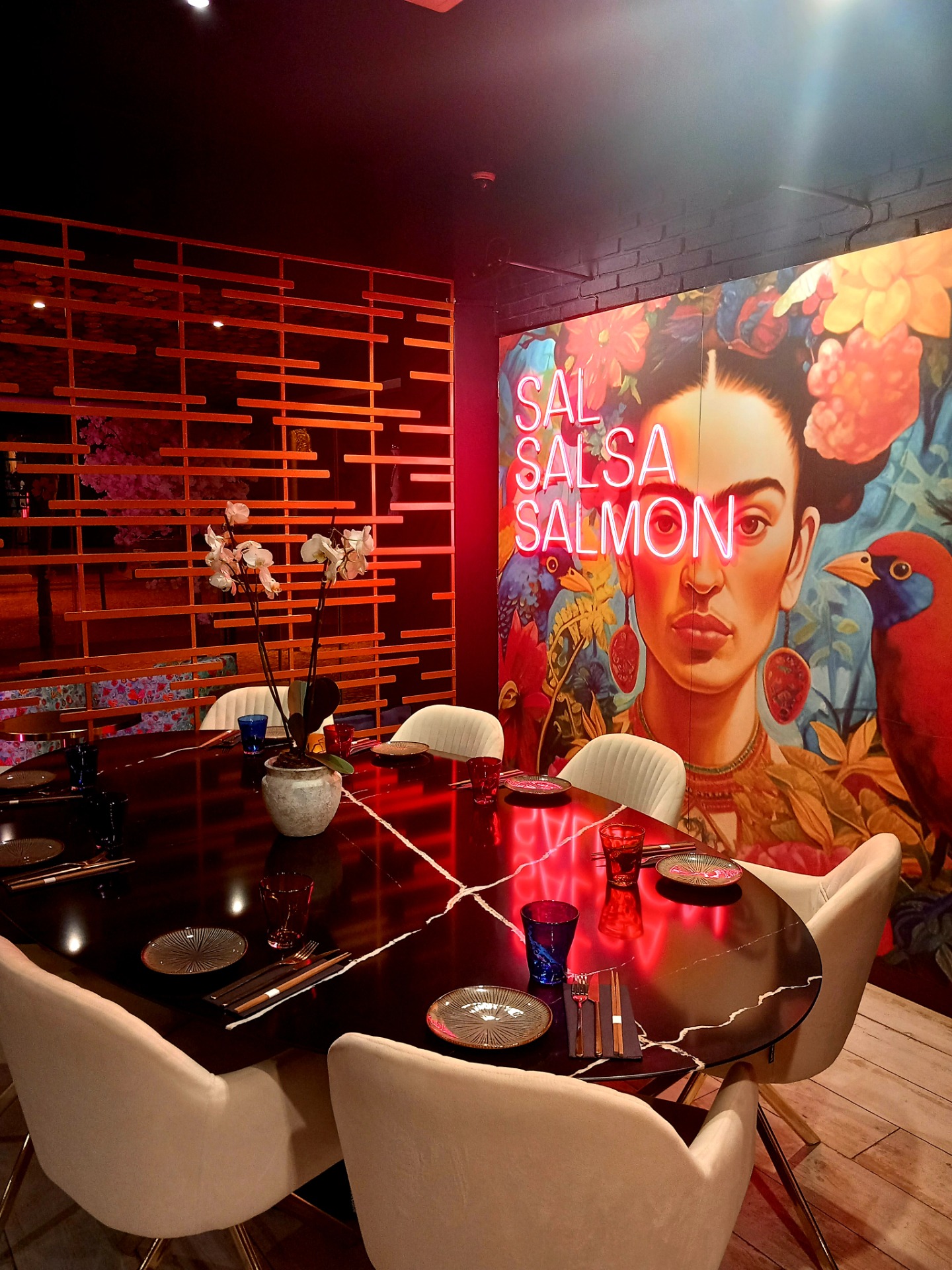 NITO: Japan 🇯🇵 x Mexico 🇲🇽 Fusion in Portimão 🥢🌮 NITO is a new restaurant concept in Portimão that celebrates the unexpected and delicious fusion between Japanese and Mexican cuisines. Concept: Japan and Mexico Fusion. 🥢🌮 Location: Portimão. 📍 Environment: Celebrates the meeting of two vibrant gastronomic cultures. 🎉 Cuisine: Unexpected and original flavors. 🌶️🍣